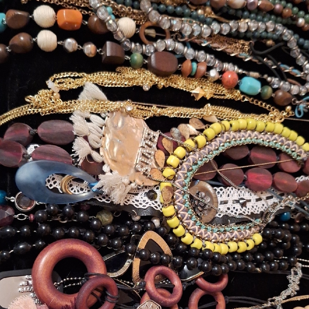 35 BUNDLE Unlisted Whimsical BOHO necklaces CHAINS BEADS Elvis Elephant Hippie